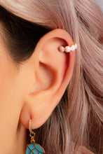 Cargar imagen en el visor de la galería, Earcuff Pompom Rosa
