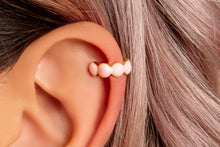 Cargar imagen en el visor de la galería, Earcuff Pompom Rosa
